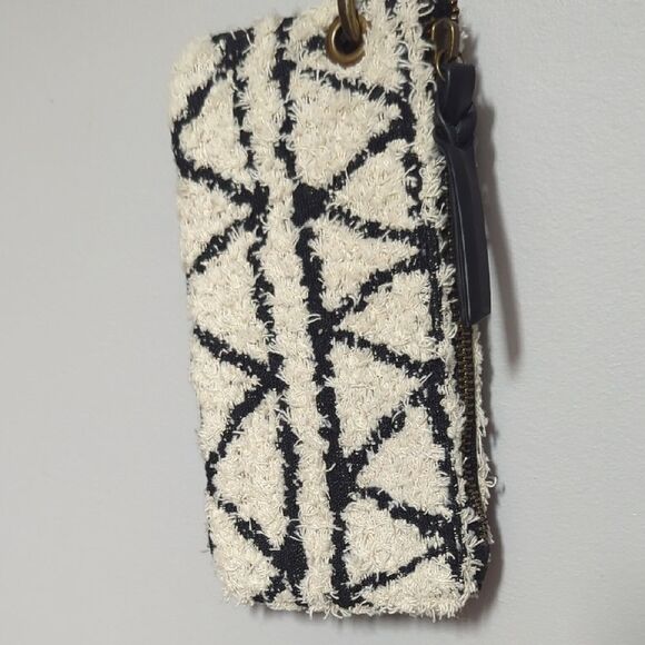 Universal Thread Black and Cream Wristlet - Picture 2 of 4